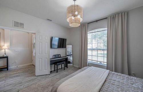 Large 5 bd home close to Beaches - Photo 75