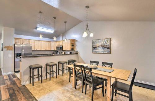 Cozy Anchorage Townhome Less Than Half Mile to Jewel Lake! - Foto 6