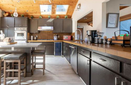 Relax and Rejuvenate- Lafayette Treehouse with Cave Spa, Waterfall, and Incredible Views - Foto 69