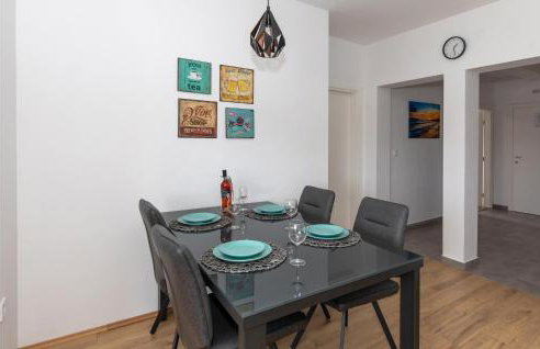 2 Bedroom Beautiful Apartment In Opuzen - Foto 16