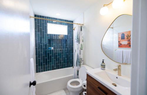 Luxury 4BR Oasis with Pool, Hot Tub & Game Room! - Foto 9