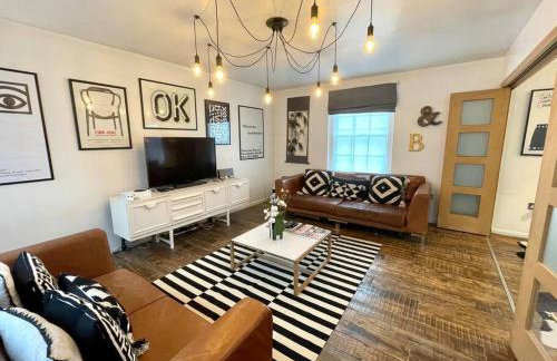 Gorgeous 2 bedroom apartment edge of Cabot Circus - Foto 9