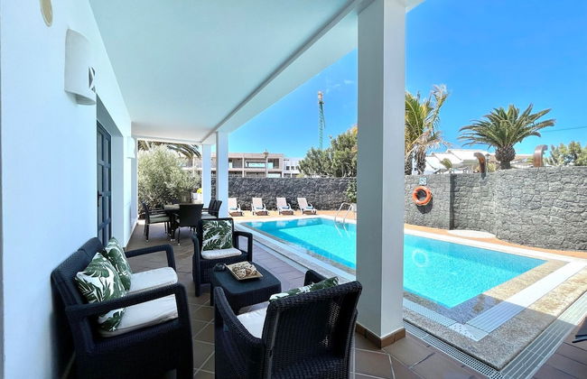 Beautiful 5-bed Villa in Playa Blanca - Photo 24