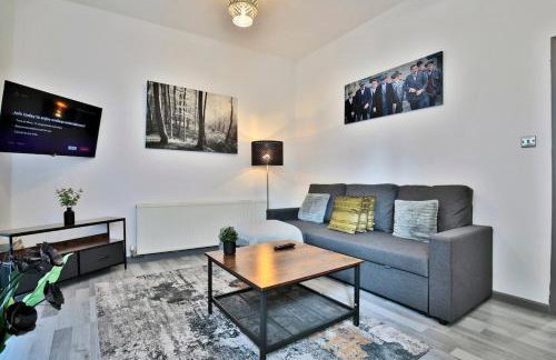 Freckleton House in Town Centre, near Blackpool, Sleeps 6, Free Parking - By NMB Property - Photo 1