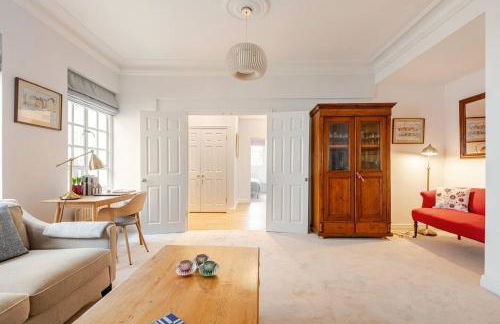 Nordic Regency Apartment - Photo 3