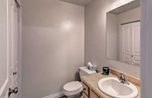 Cozy Anchorage Townhome Less Than Half Mile to Jewel Lake! - Foto 23