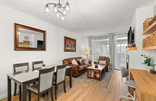 Lakeside luxury with hot tub and pool - Foto 7