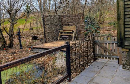 Heron's Perch- A pond-side retreat with cinema room - Photo 10