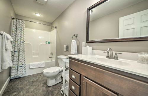 Lakefront Rest-Ashored Home with Private Dock! - Foto 17