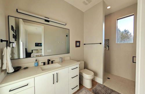 Modern Red Cliff Home with Private Pool - Foto 14