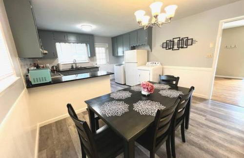 *Comfortable Townhome * King Beds * Long Term* - Foto 16