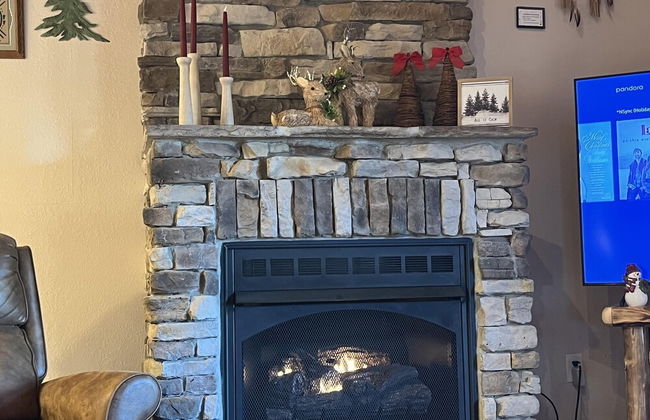 Smoky Mountain Getaway 3 Bedroom Cabin by RedAwning - Photo 18