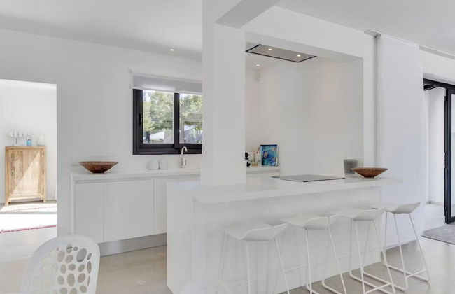 Ibizian Villa With Sea-views - Photo 8