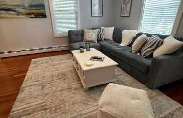 Bright 2BR by the Beach & Near Historic Salem - Foto 3