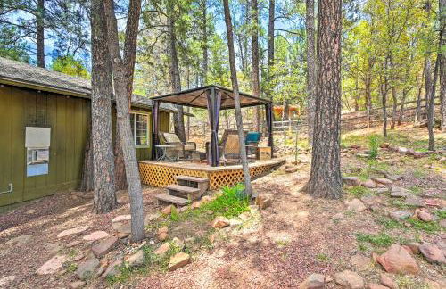 Near Hiking Trails Woodsy Pine Cabin with Fire Pit - Foto 21
