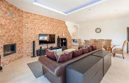 Bright 3BDR House with Pool by Lovelystay - Foto 2