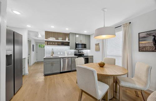 Walk to stadium! Cozy 2BR home - historic district - Photo 10