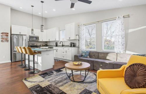 Cozy Comfort near Fountain Square- Downtown Indy - Photo 3