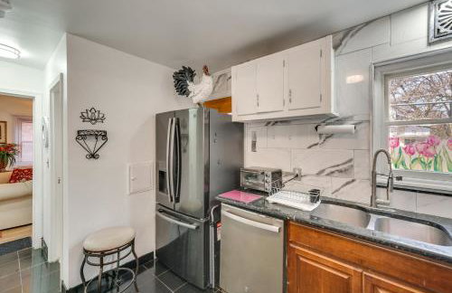 Walk to Detroit Zoo Home with Sunroom and Patio! - Foto 11