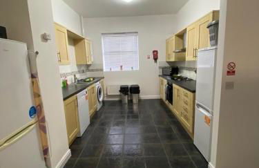Blackberry House - Sleeps 6 with Parking and Netflix TV - Foto 21