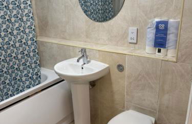 Modern, Sleeps 6, First floor, Parking, Beautiful rural market town, Llani - Foto 13