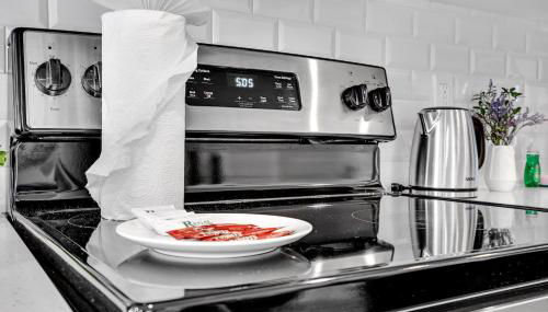 Gorgeous 3-Bed Retreat Mins from Bayside and Parking - Photo 5