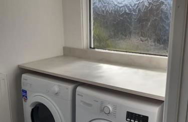 The Getaway - Modern 2 Bedroom Brixham Bungalow with sea peeps - Photo 4