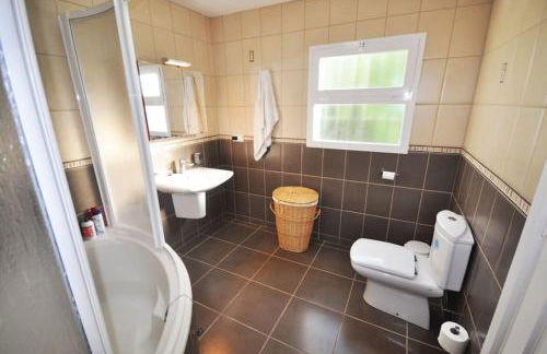 High Quality, Spacious, 4 Bedroom private Villa - Photo 16