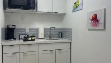 Relaxing Studio Getaway w BBQ, Patio and Parking - Foto 2