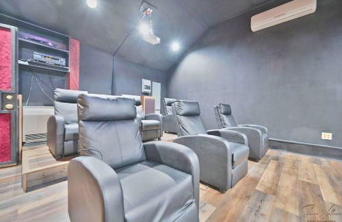 Heated Indoor Private Pool Stream Front Game Room - Photo 12