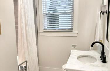 Elegant Family Home near Downtown - Foto 17