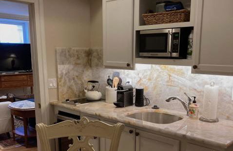 Pineapple House, Spacious 1st Floor Apartment! City Center! 96 Walk Score! FREE parking! - Foto 22