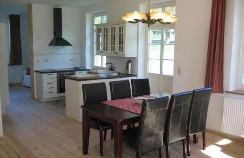 Gut-Rattelvitz-Parterre-A-hochwertig-Sauna-Kamin-eTankstelle-Spielscheune-15-000qm-Parkland - Foto 5