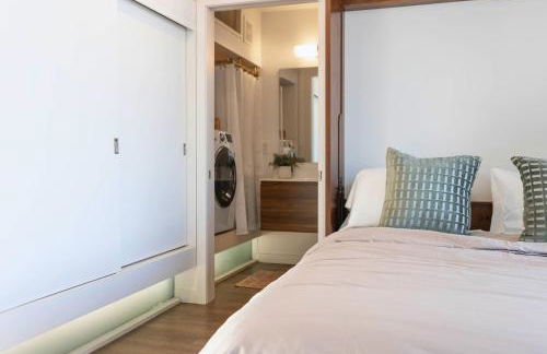 Iconic Modern Stay w Free Parking - Foto 11