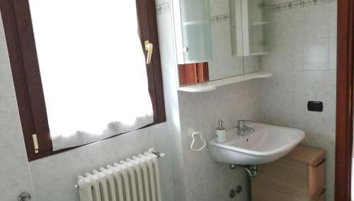 Between mountains and lake - Foto 3