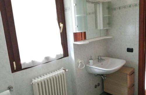 Between mountains and lake - Foto 3