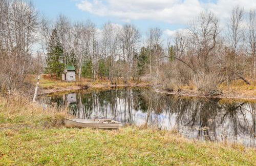 Spacious Log Home with 13 Acres, Ponds and Fire Pit! - Foto 43