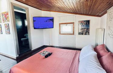 Boomers Attic Athens - Foto 4