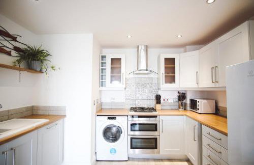 Stunning Two Bed Sea View Apartment with Pool & Gym - Foto 2