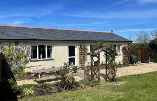 Honeycomb Cottage - a quiet, charming, cosy retreat in the countryside only 2 miles from one of Cornwall's best beaches - Photo 26