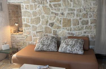 The "M" House - Photo 10