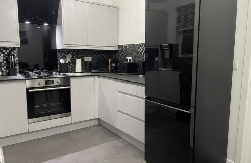 Modern 3 Bedroom high spec house in Sheffield - Photo 8