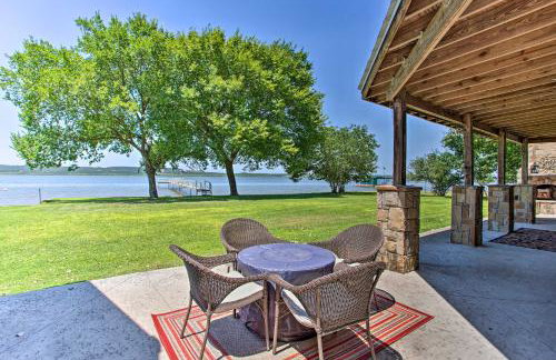 Lakefront Retreat with Pier, Bar Hut and Fireplace! - Foto 28