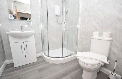 Modern 1 Bedroom Apartment in Morley with Parking - Foto 50