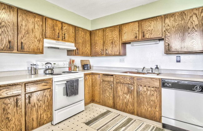 2BR Pikes Peak Views Garden of Gods Dog-friendly! - Photo 13