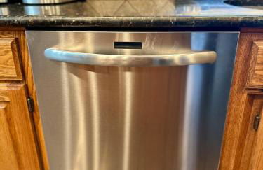 Spacious 4-bed family home with park views - Foto 37