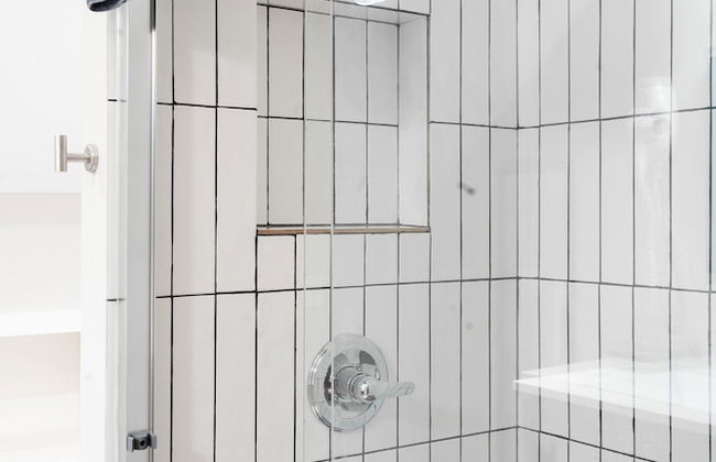 Upstay - East Austin Home w Yard Games Fire Pit - Photo 28