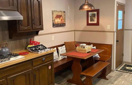 StockYards! Walk 3 Blocks-Ranch House sleeps 8 - Foto 25