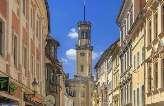 Altstadt Apartment Zittau - stilvolle familienfreundliche Ferienwohnung 78qm am Zittauer Museum und Zittauer Gebirge im Herzen der Oberlausitz mit eigenem Parkplatz ideal zum Wandern im Dreiländereck - Foto 4