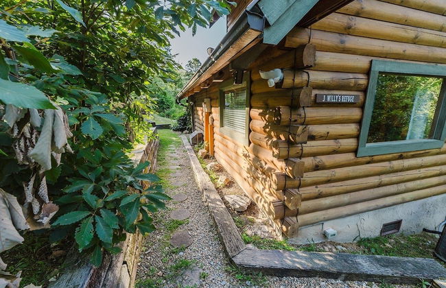 J Willy's Refuge 2 Bedroom Cabin by RedAwning - Photo 38